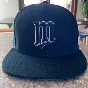 Minnesota Twins black trucker hat